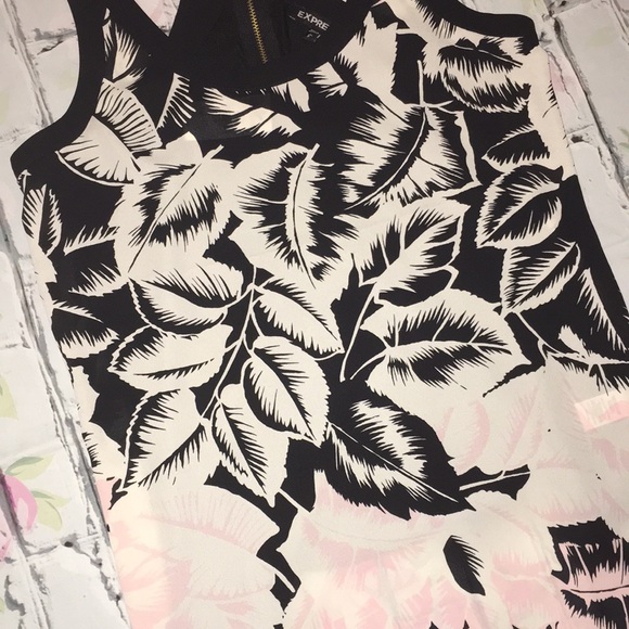 Express Racerback Top with Exposed Zipper Detail - Picture 4 of 6